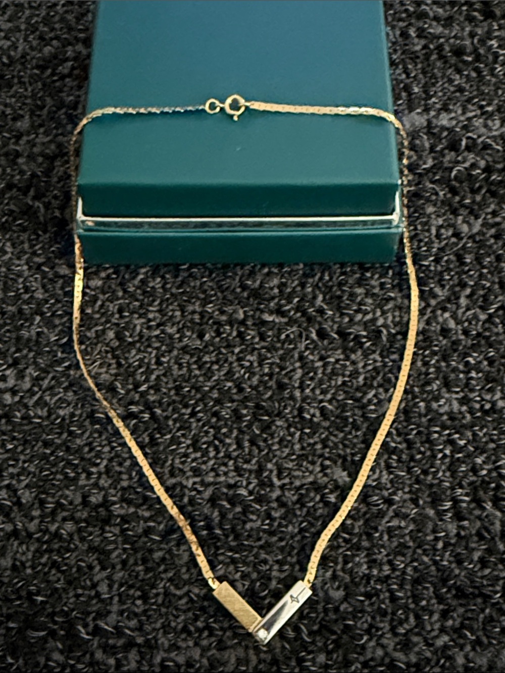 Fashion Jewelry Gold V-Shape Pendant Necklace